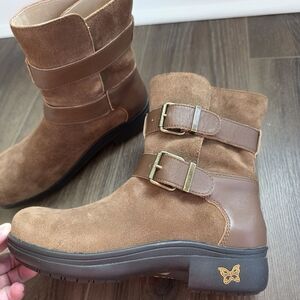 Alegria By PG Lite Surde Leather Brown Ankle Bootie Size 5.5 /36EU Buckles